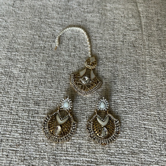Indian/ Punjabi Jewelry set: Maang Tikka with matching earrings - Picture 3 of 4
